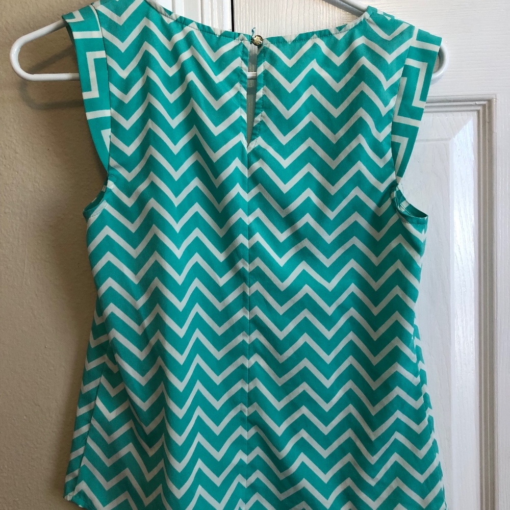 Candie's chevron green & white blouse size XS - Picture 2 of 4